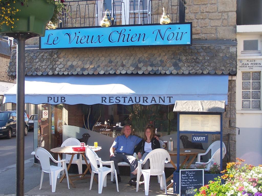 Le Vieux Chien Noir Hotel Evran Luaran gambar